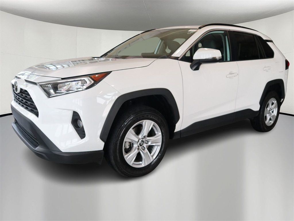 2019 Toyota RAV4 XLE 3