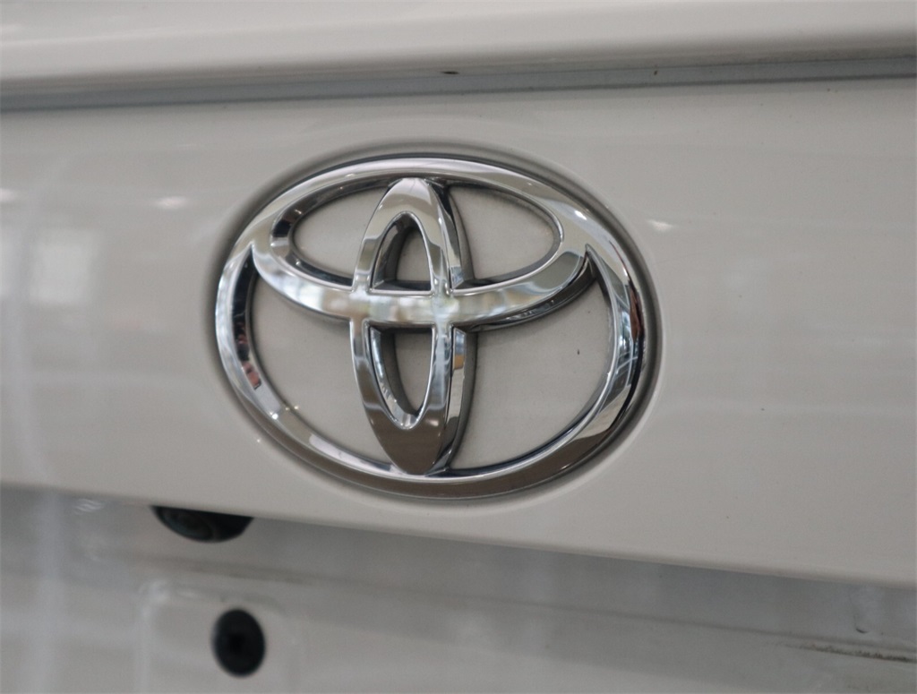 2019 Toyota RAV4 XLE 7