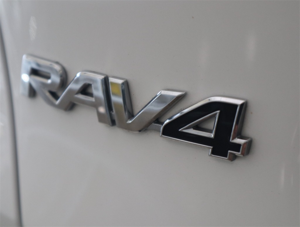 2019 Toyota RAV4 XLE 29