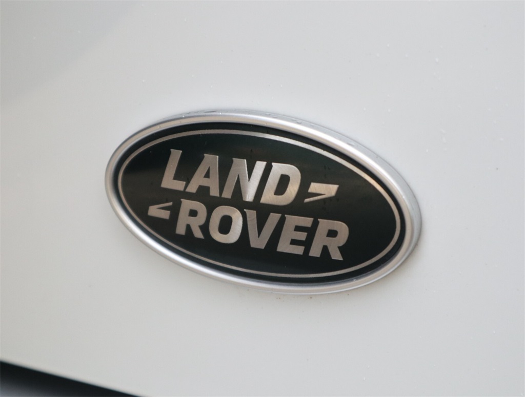 2020 Land Rover Defender 110 HSE 27