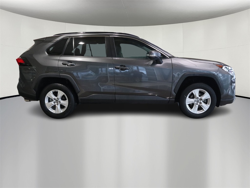 2020 Toyota RAV4 XLE 5