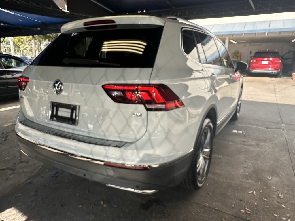 2018 Volkswagen Tiguan 2.0T SEL Premium 5