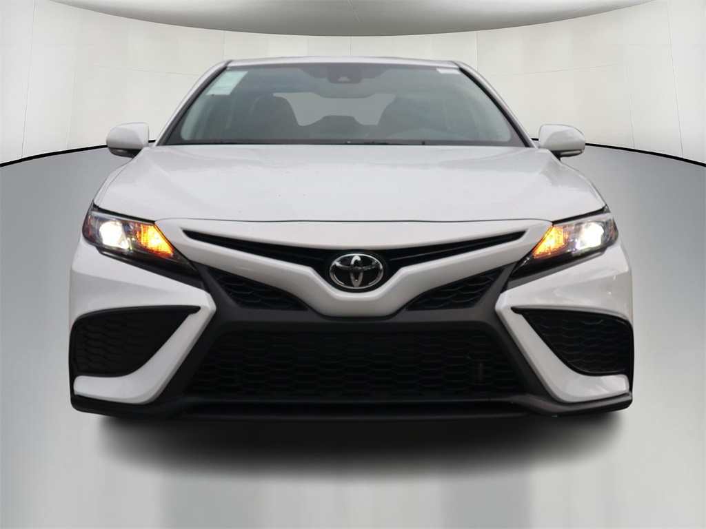 2022 Toyota Camry SE 2