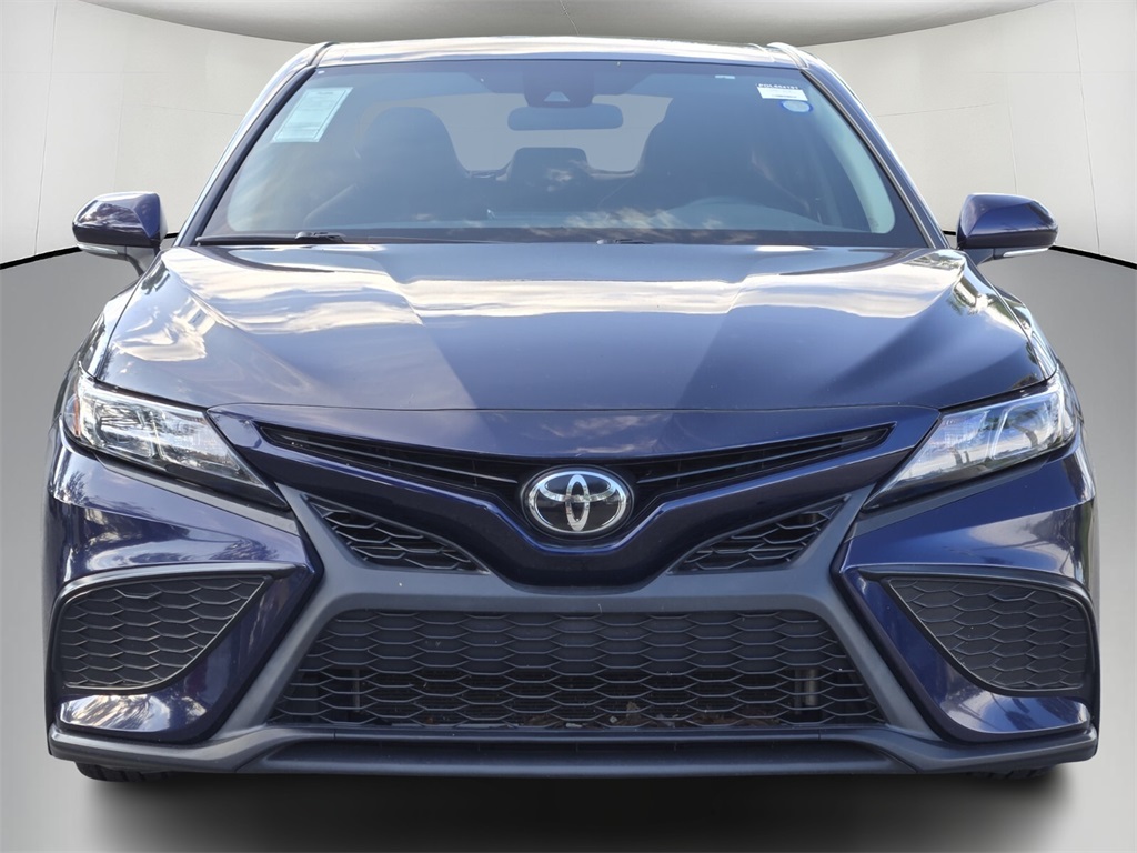 2022 Toyota Camry SE 2