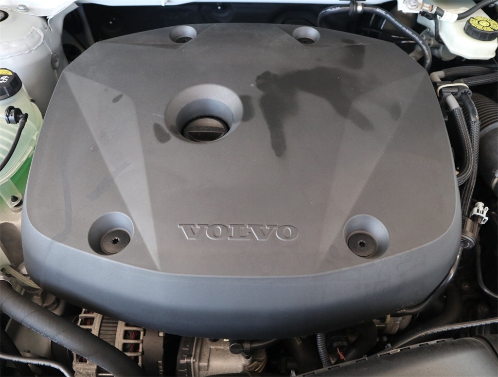 2020 Volvo XC40 R-Design 9