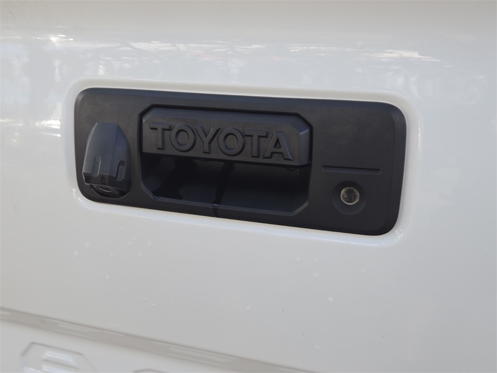 2022 Toyota Tacoma SR 8