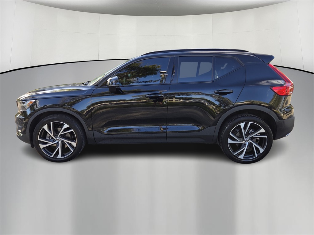 2019 Volvo XC40 R-Design 4