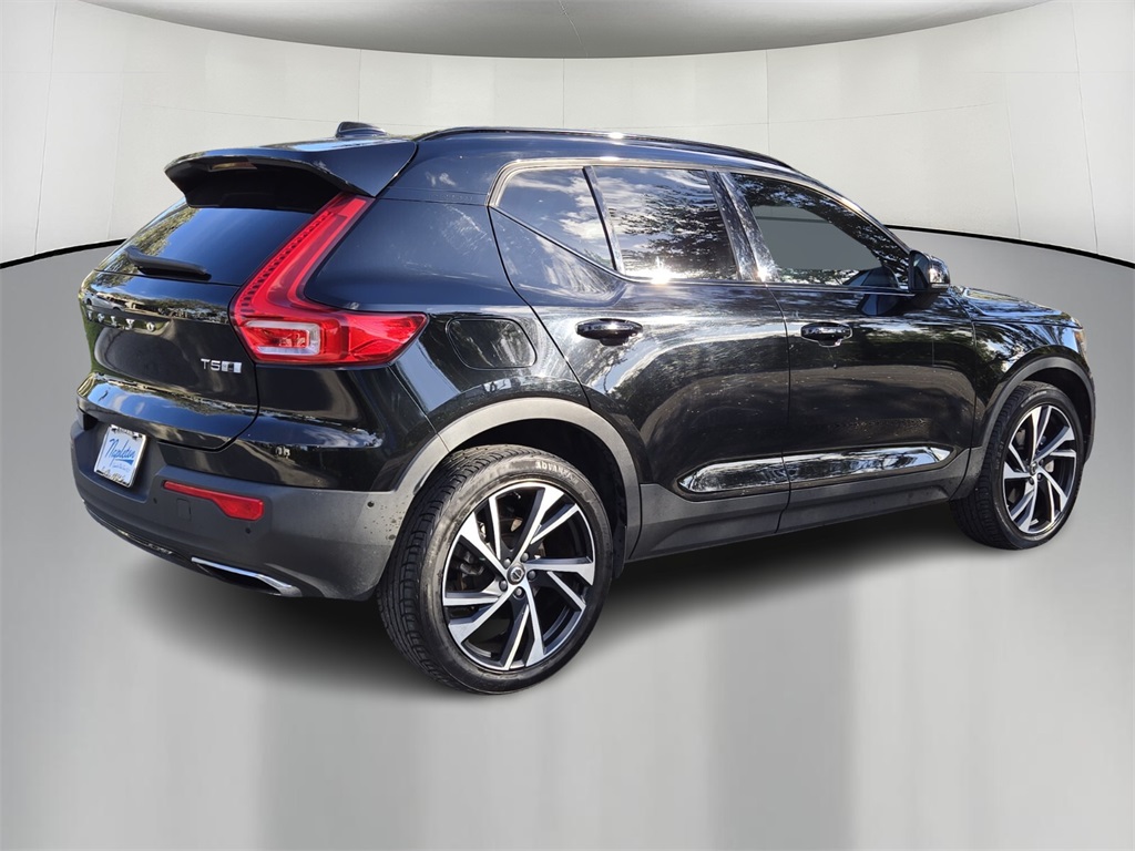 2019 Volvo XC40 R-Design 6