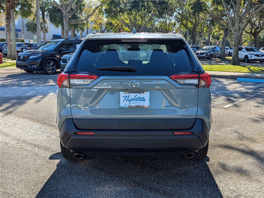 2021 Toyota RAV4 XLE 7