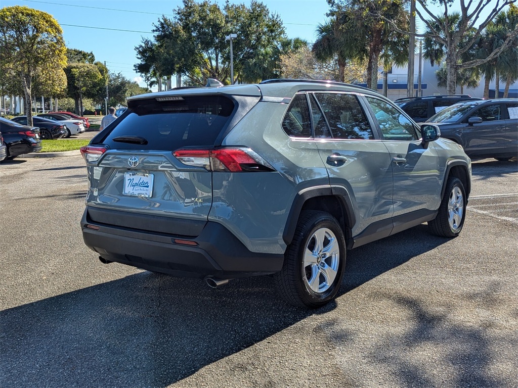 2021 Toyota RAV4 XLE 8