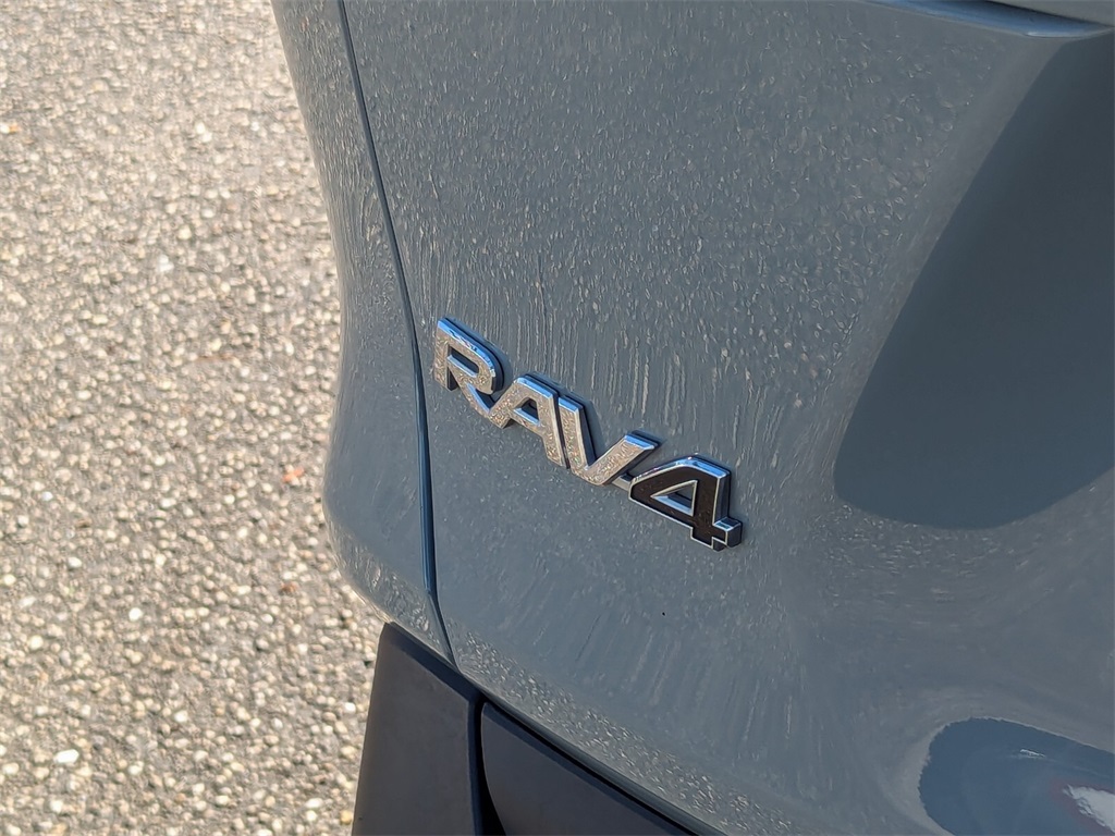 2021 Toyota RAV4 XLE 11