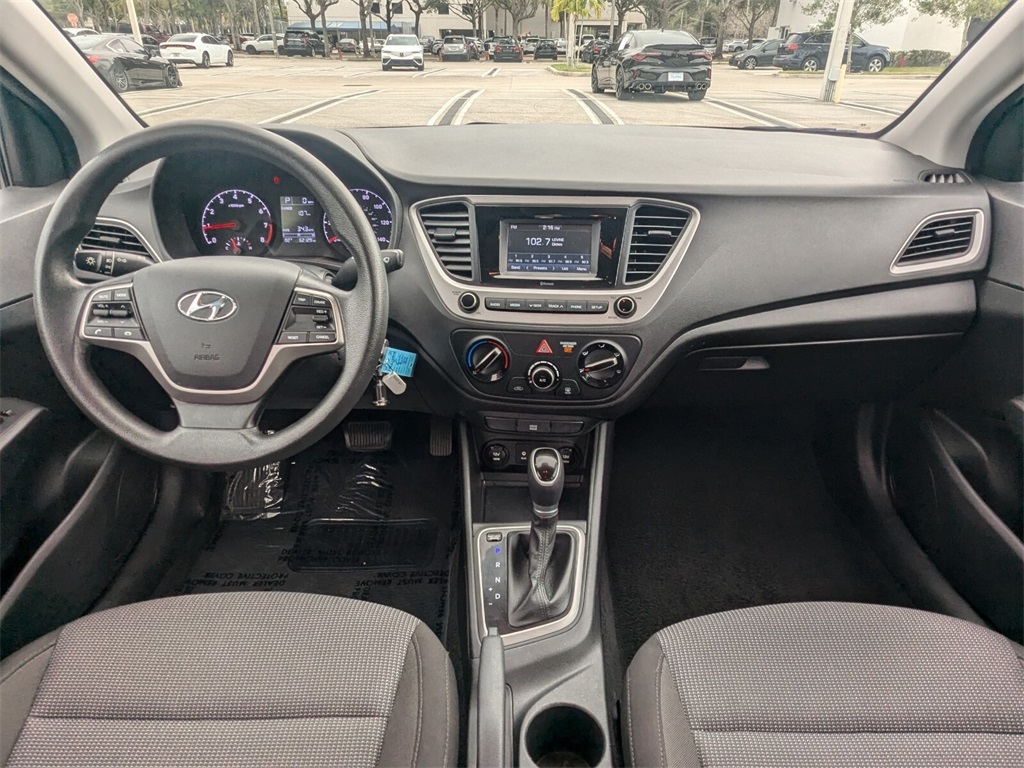 2021 Hyundai Accent SE 14