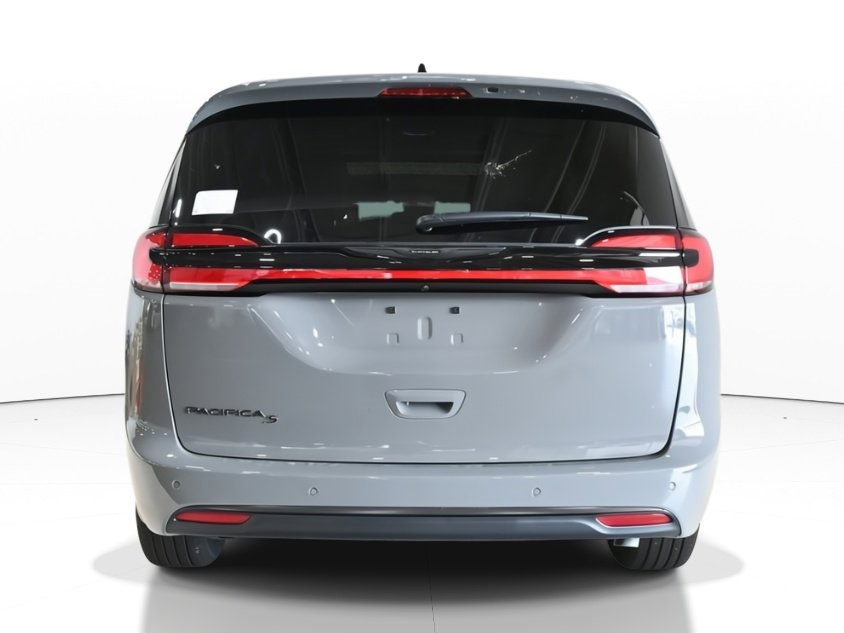 2024 Chrysler Pacifica Touring L 4