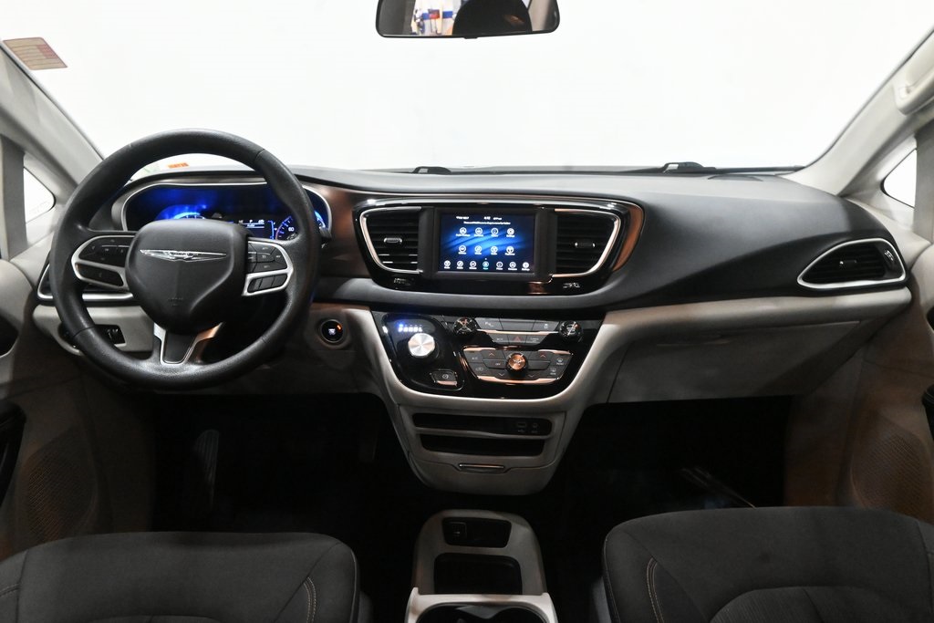 2019 Chrysler Pacifica L 8