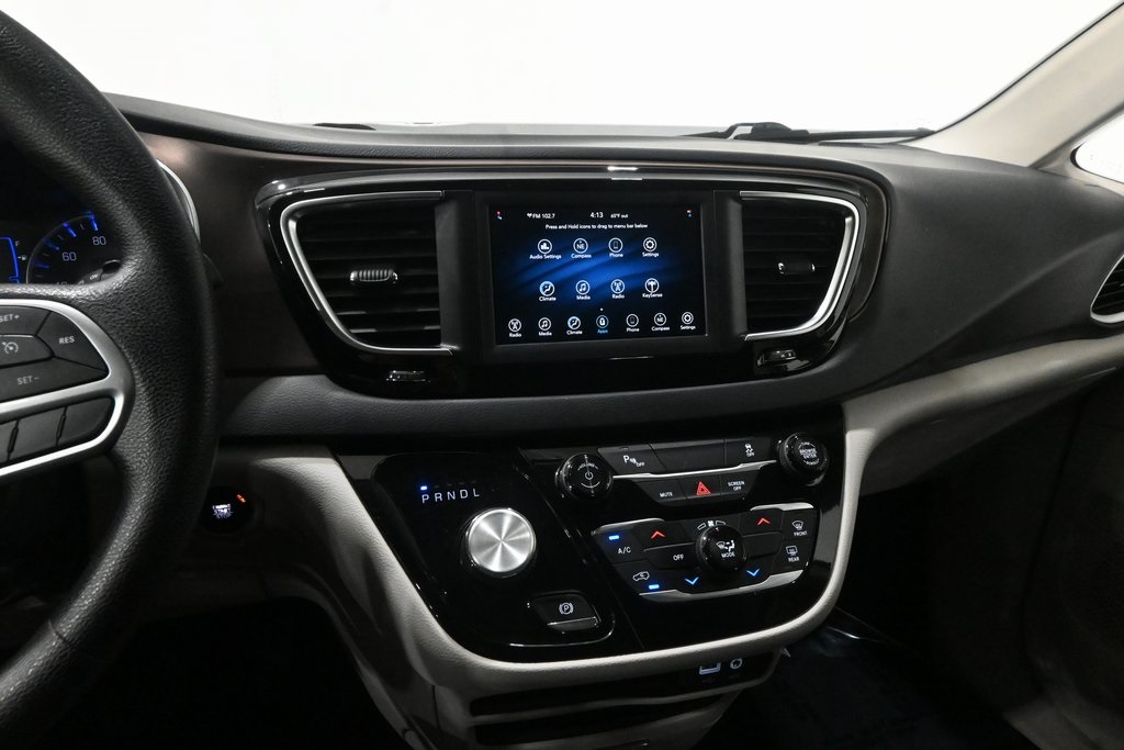 2019 Chrysler Pacifica L 13