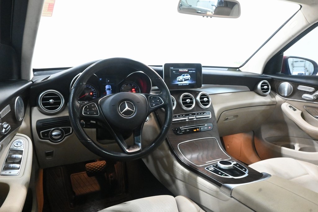 2019 Mercedes-Benz GLC GLC 300 8