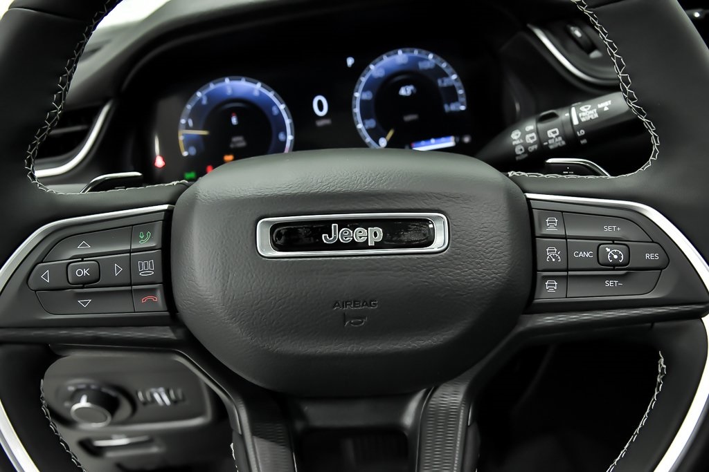 2024 Jeep Grand Cherokee Laredo 10
