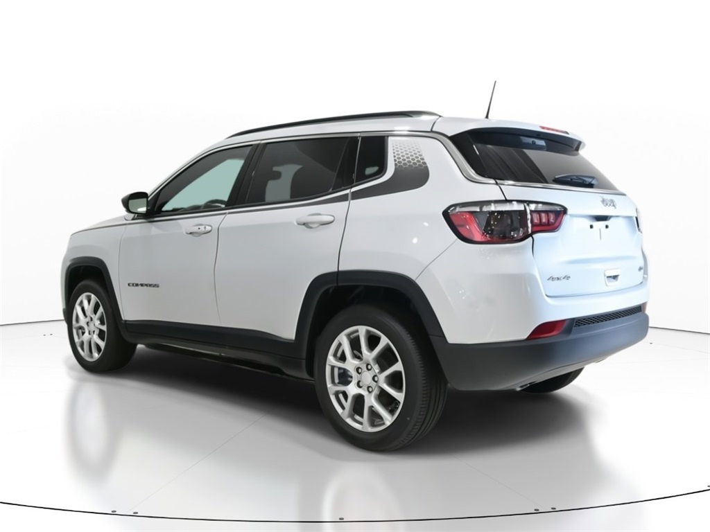 2024 Jeep Compass Latitude Lux 3