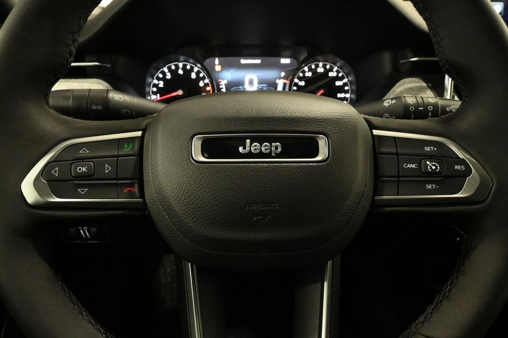 2024 Jeep Compass Latitude Lux 9