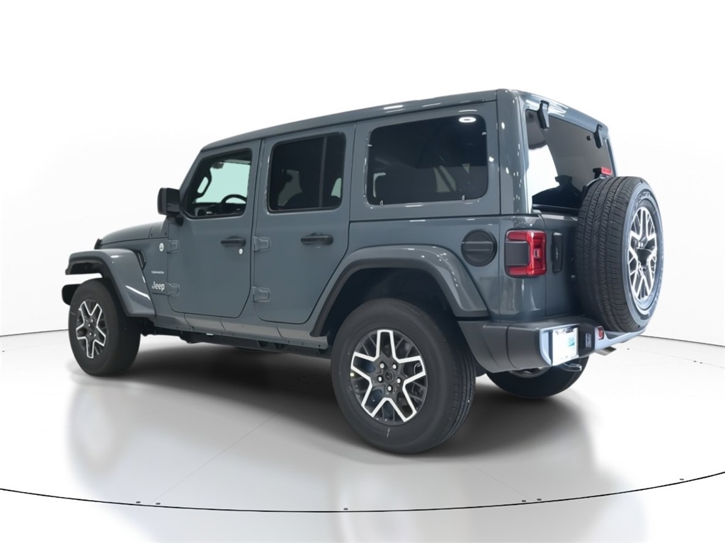 2024 Jeep Wrangler Sahara 3