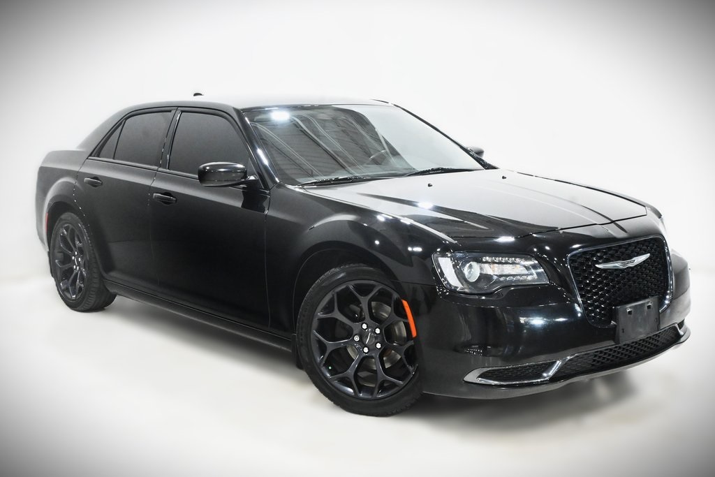 2019 Chrysler 300 Touring 1