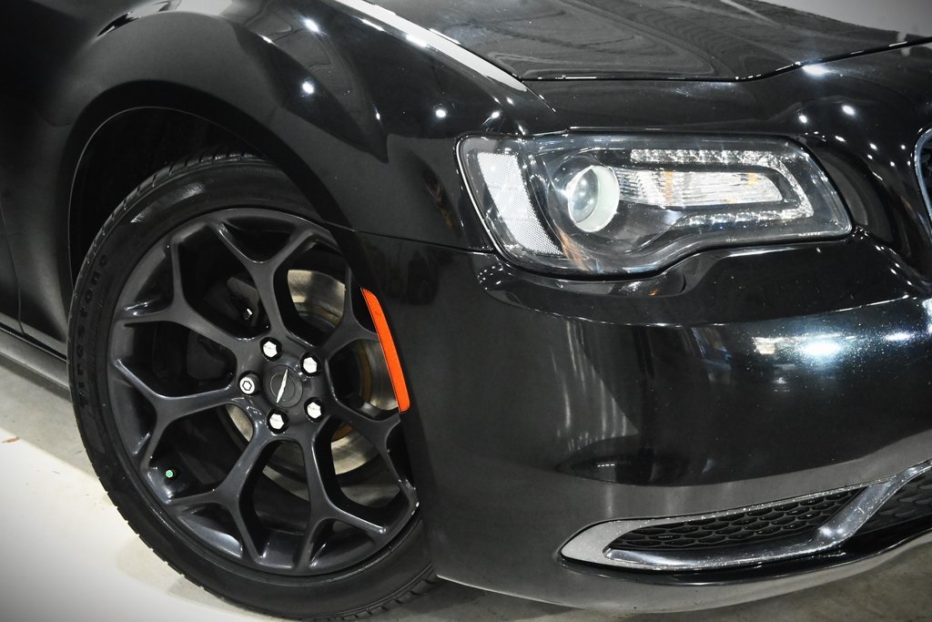 2019 Chrysler 300 Touring 2