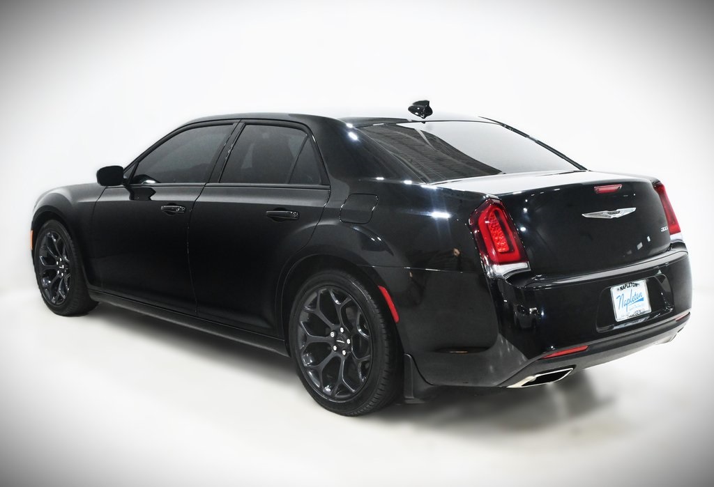 2019 Chrysler 300 Touring 4