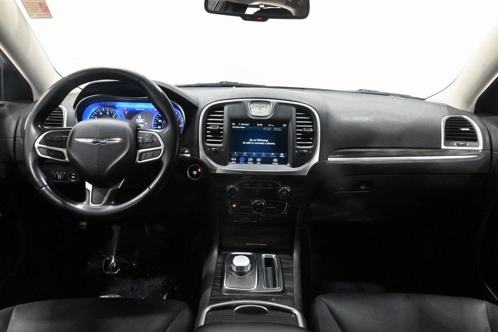 2019 Chrysler 300 Touring 8