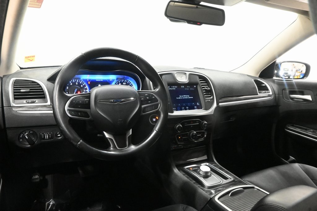 2019 Chrysler 300 Touring 9