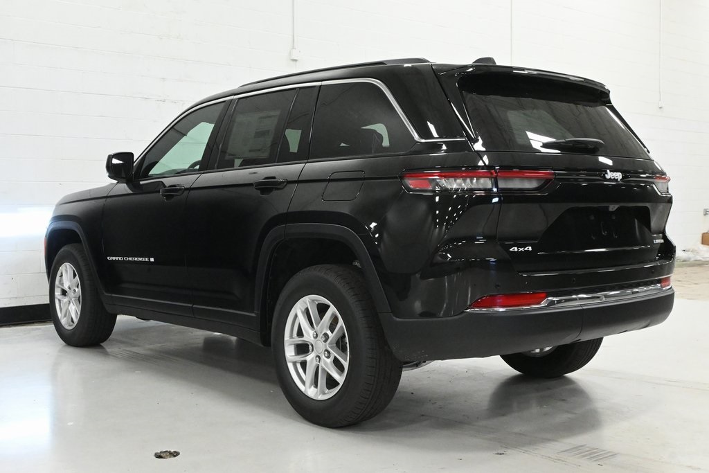 2024 Jeep Grand Cherokee Laredo 3