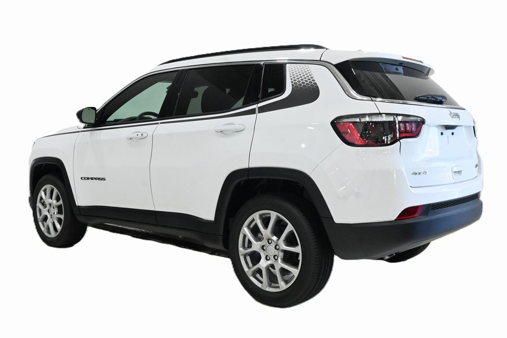 2024 Jeep Compass Latitude Lux 3