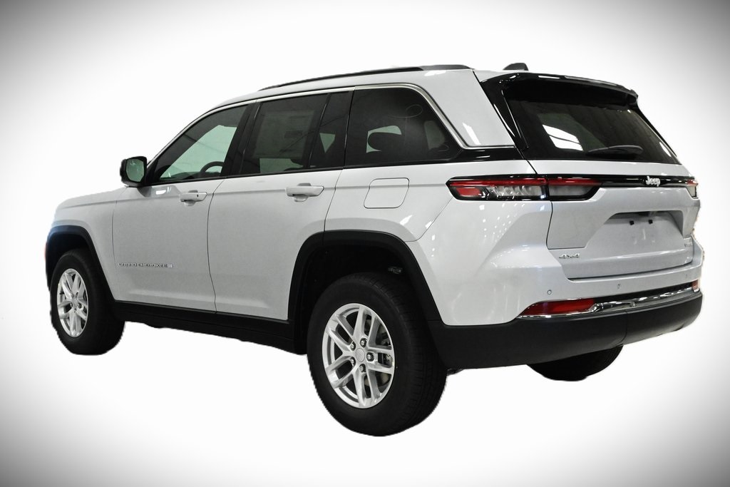 2025 Jeep Grand Cherokee Laredo 3