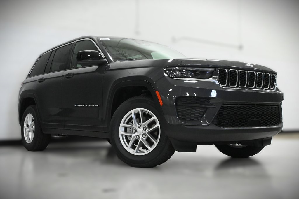 2025 Jeep Grand Cherokee Laredo 1