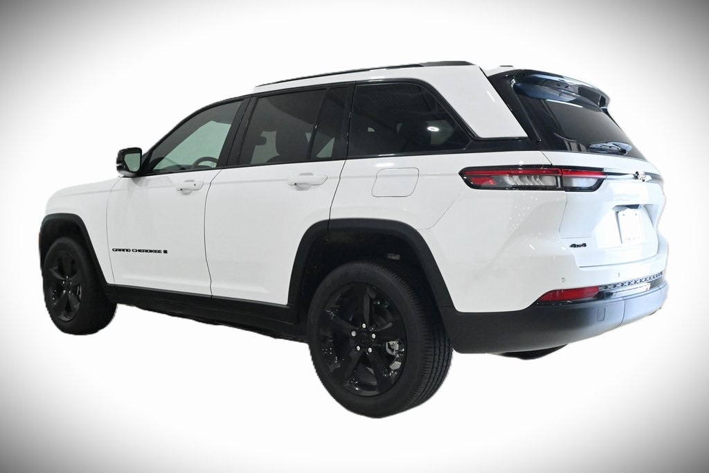 2025 Jeep Grand Cherokee Laredo 3