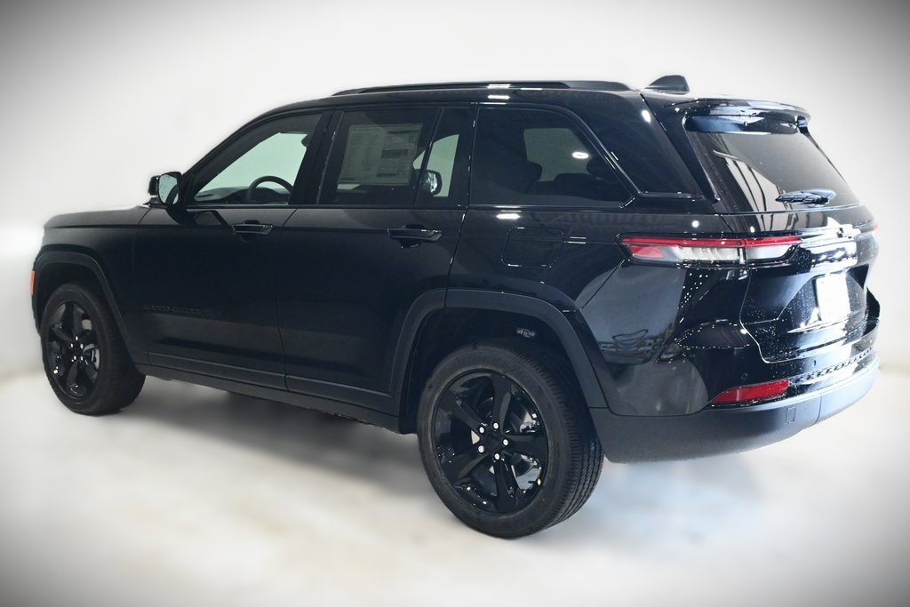 2025 Jeep Grand Cherokee Altitude X 3