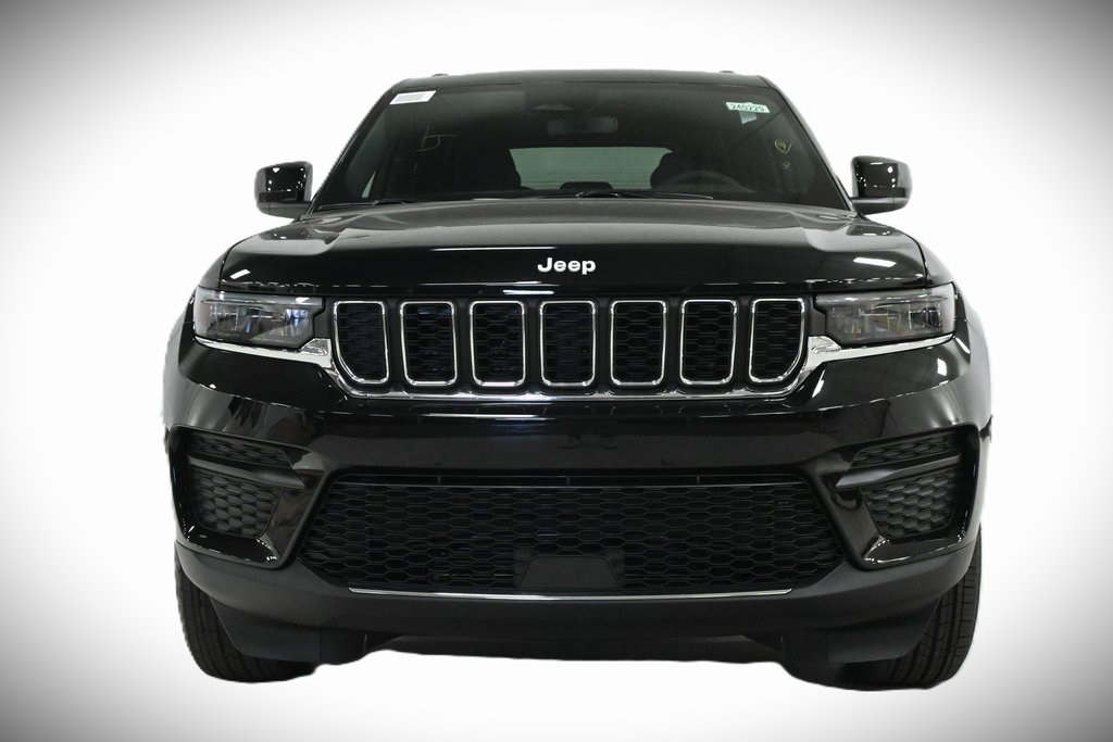 2025 Jeep Grand Cherokee Laredo 2