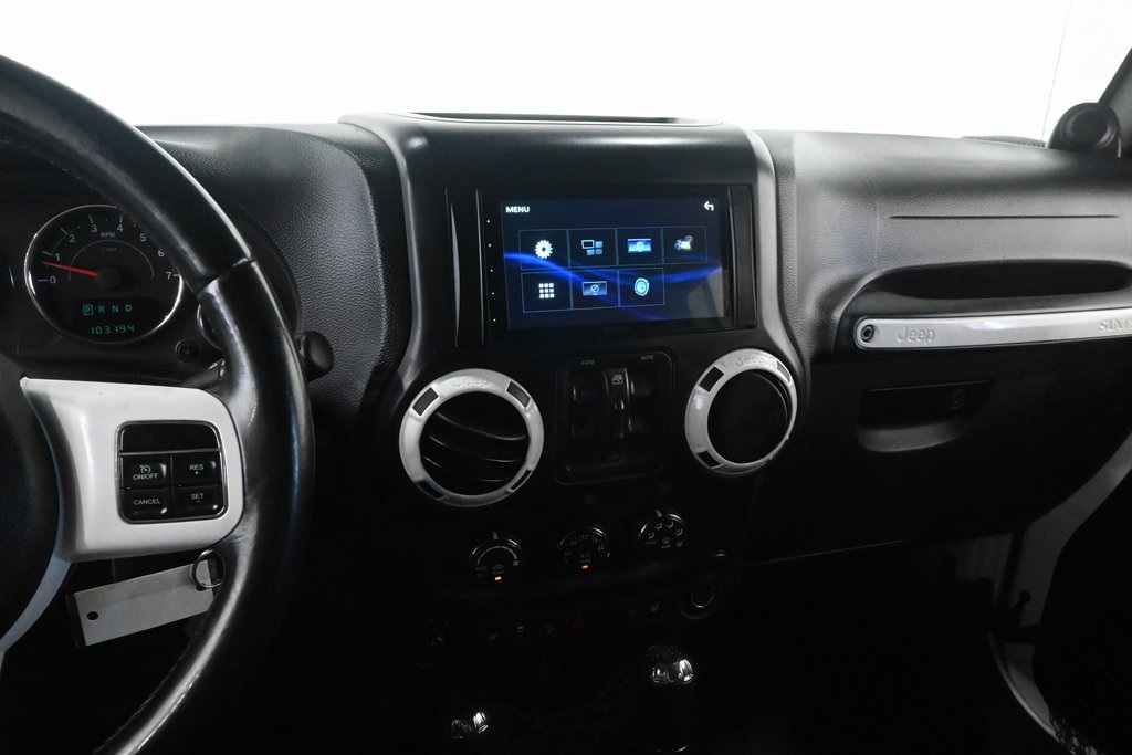 2013 Jeep Wrangler Unlimited Sahara 10