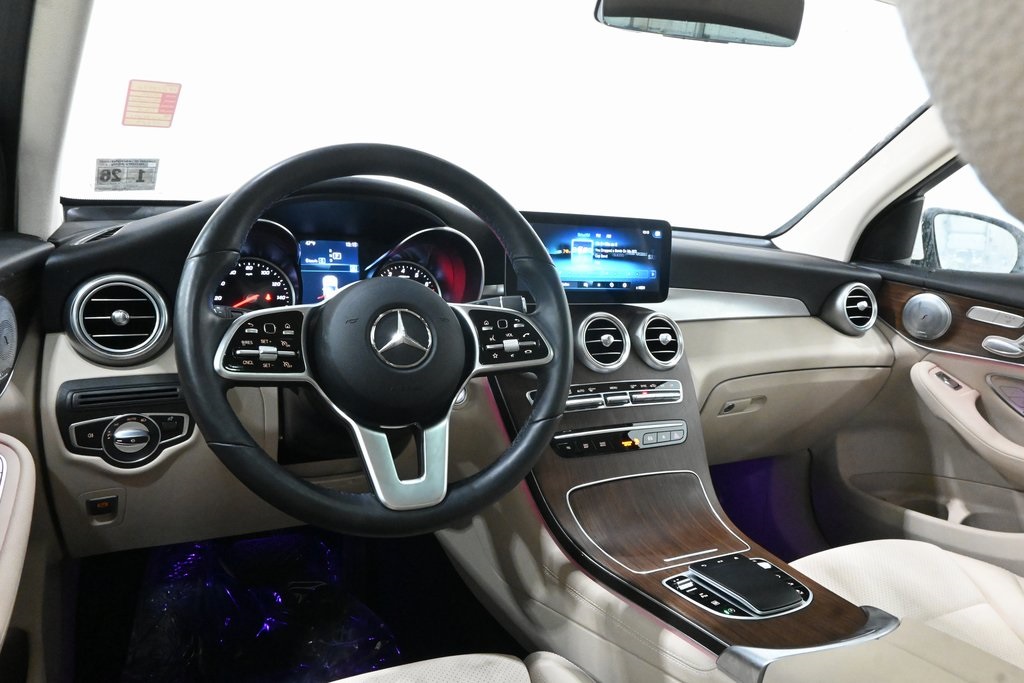 2021 Mercedes-Benz GLC GLC 300 8