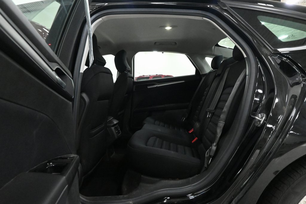 2016 Ford Fusion Hybrid SE 21