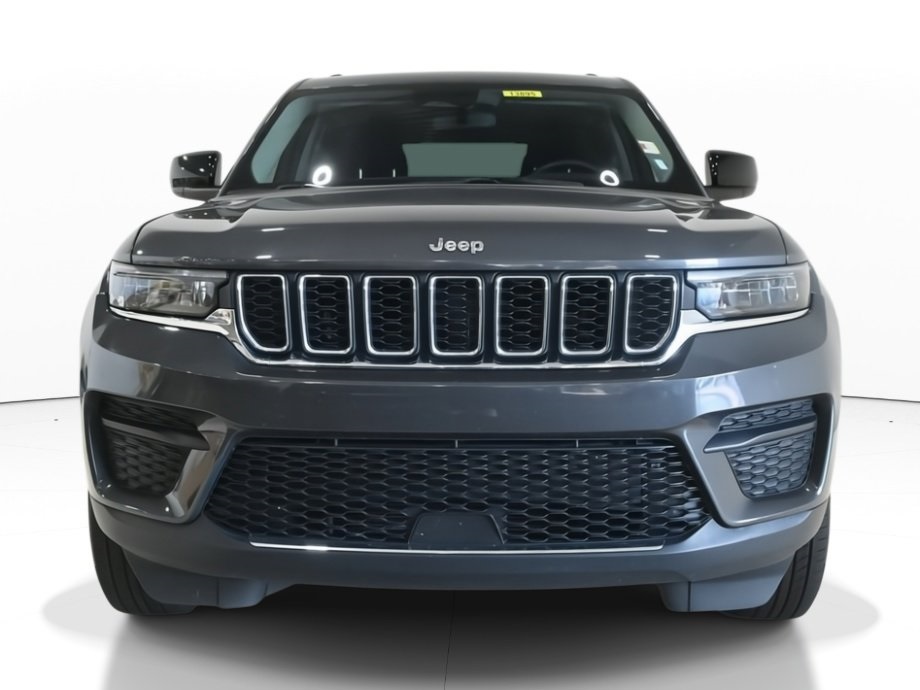 2022 Jeep Grand Cherokee Laredo 2