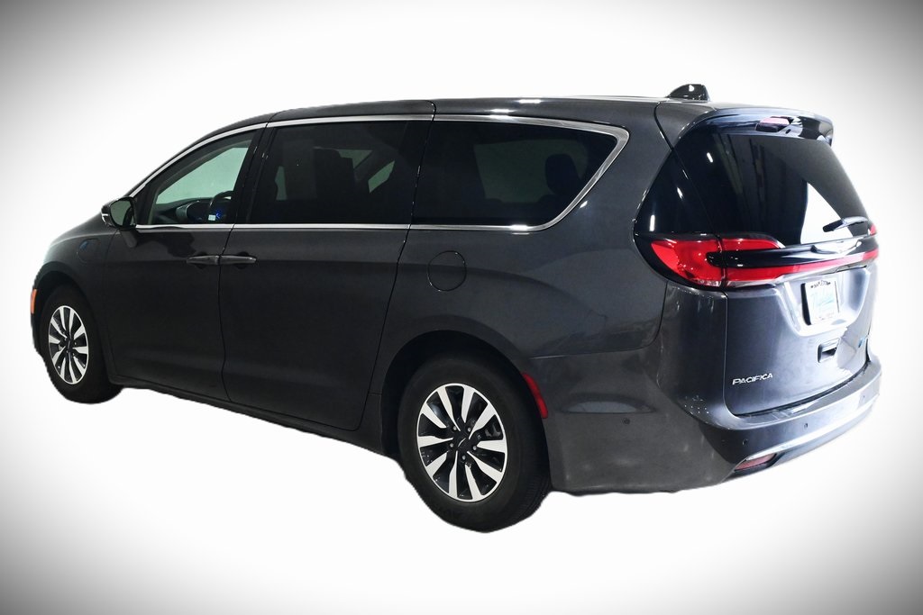 2022 Chrysler Pacifica Hybrid Touring L 4