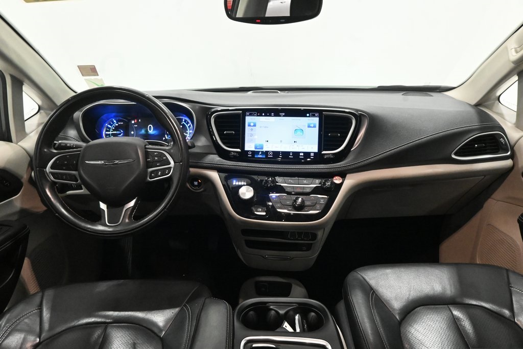 2022 Chrysler Pacifica Hybrid Touring L 8