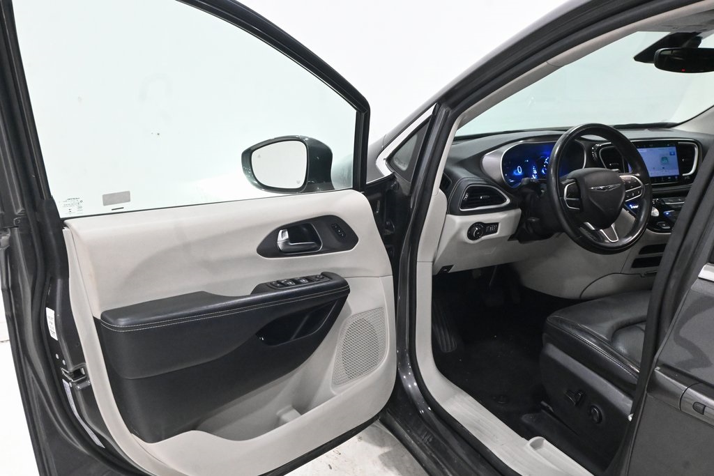 2022 Chrysler Pacifica Hybrid Touring L 21