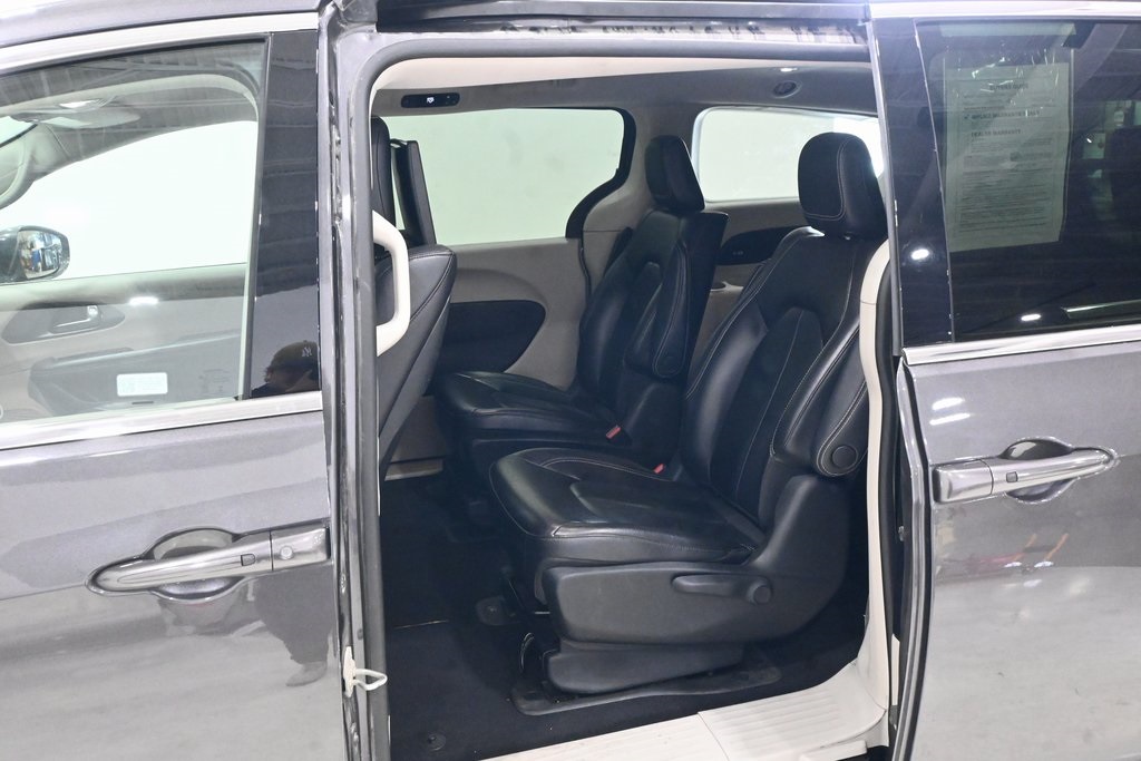 2022 Chrysler Pacifica Hybrid Touring L 25