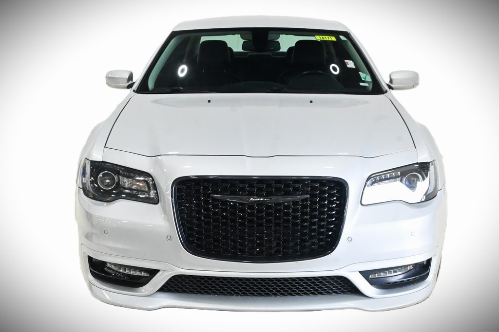 2021 Chrysler 300 Touring 3