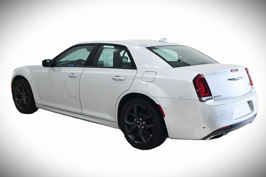 2021 Chrysler 300 Touring 4