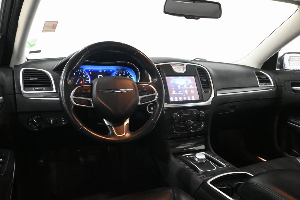 2021 Chrysler 300 Touring 8