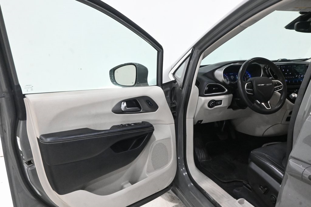 2022 Chrysler Pacifica Touring L 19