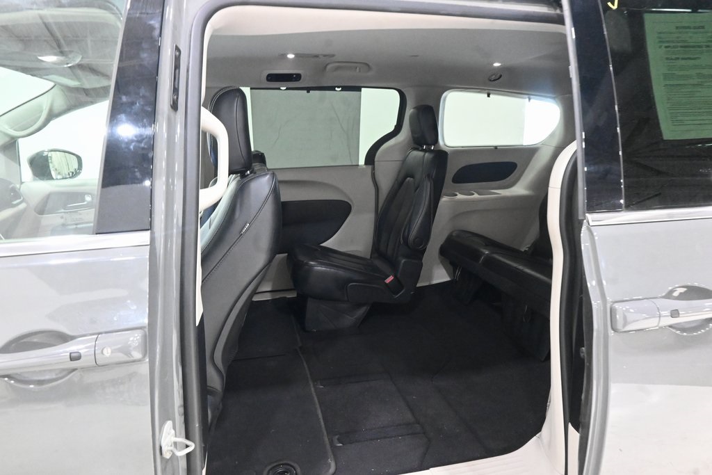 2022 Chrysler Pacifica Touring L 23