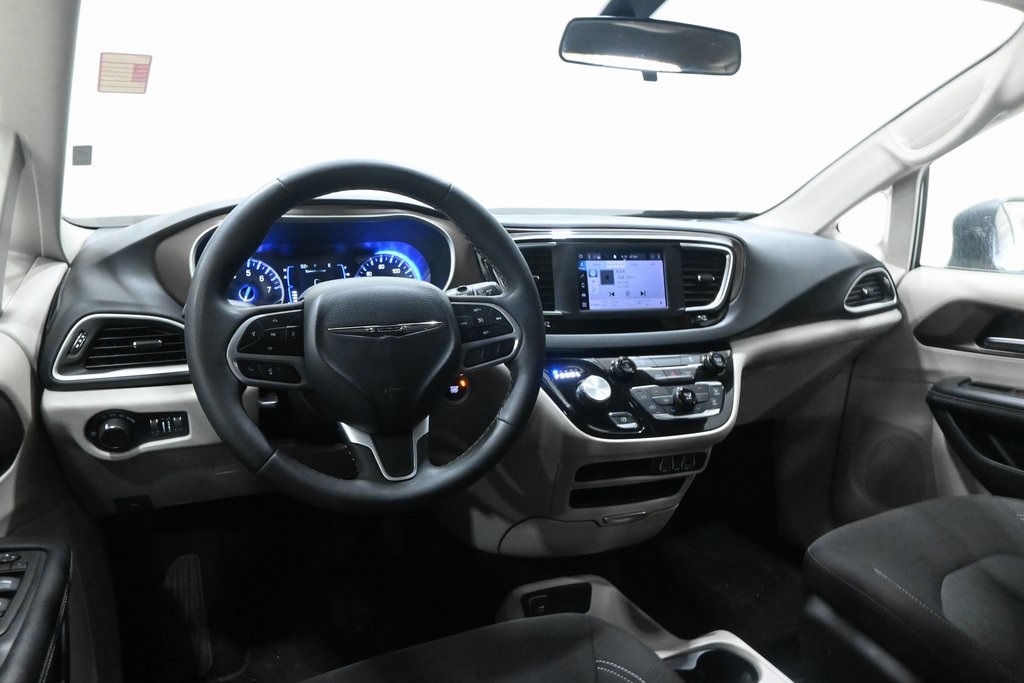 2022 Chrysler Voyager LX 7